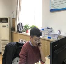 今年会jinnianhui官网侯勇老师和受资助学生家庭2